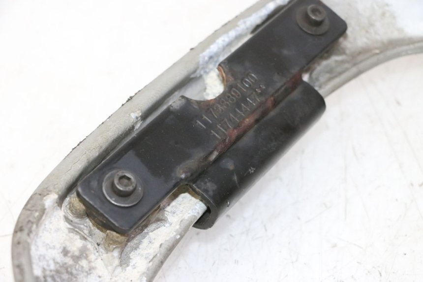 photo de ALÇA TRASEIRA PEUGEOT ELYSTAR 50 (2002 - 2014) - Estado da superfície
