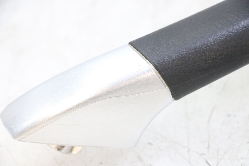 photo de PUNHO TRASEIRO ESQUERDO PIAGGIO MP3 LT 300 (2010 - 2016) - Detalhe da peça