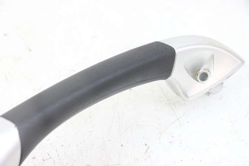 photo de PUNHO TRASEIRO ESQUERDO PIAGGIO MP3 LT 300 (2010 - 2016) - Pontos de fixação