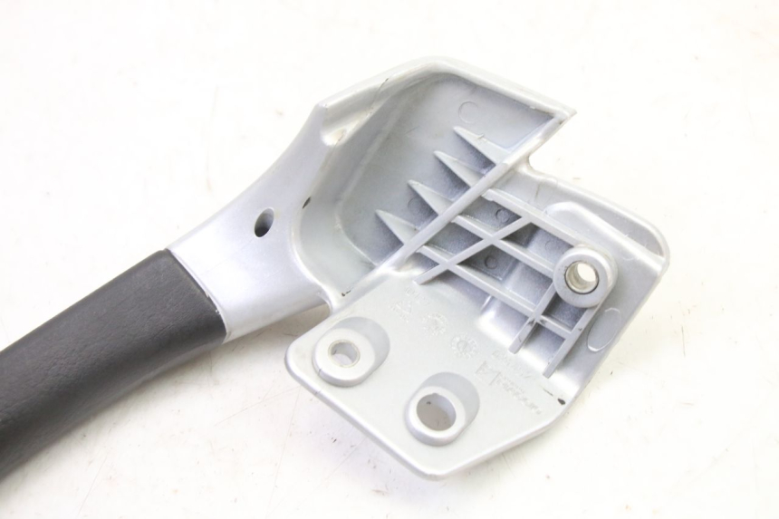 photo de PUNHO TRASEIRO ESQUERDO PIAGGIO MP3 RL 250 (2006 - 2010) - Pontos de fixação