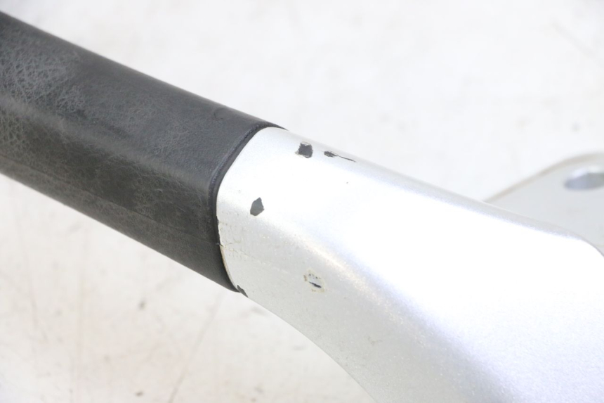 photo de PUNHO TRASEIRO ESQUERDO PIAGGIO MP3 LT 400 (2007 - 2012) - Pontos de fixação