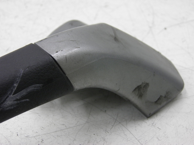 photo de PUNHO TRASEIRO ESQUERDO PIAGGIO MP3 RL 125 (2008 - 2009) - Detalhe da peça