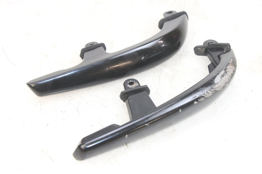 photo de PUNHO TRASEIRO ESQUERDO YAMAHA X-MAX XMAX 250 (2006 - 2009) - Outro ângulo de visão