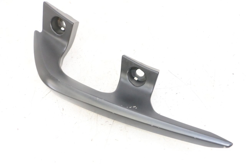 photo de PUNHO TRASEIRO ESQUERDO YAMAHA X-MAX XMAX 125 (2010 - 2013) - Pontos de fixação