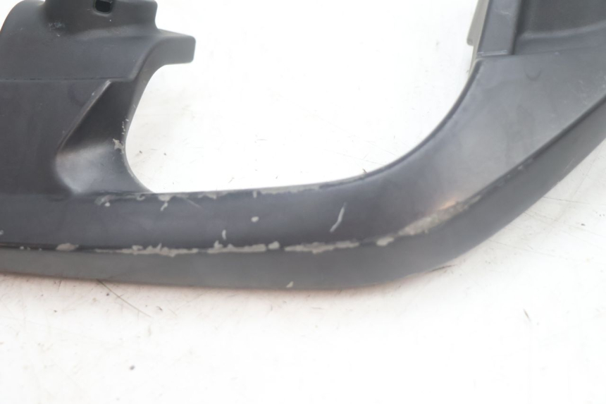 photo de PUNHO TRASEIRO ESQUERDO YAMAHA X-MAX XMAX 125 (2010 - 2013) - Pontos de fixação