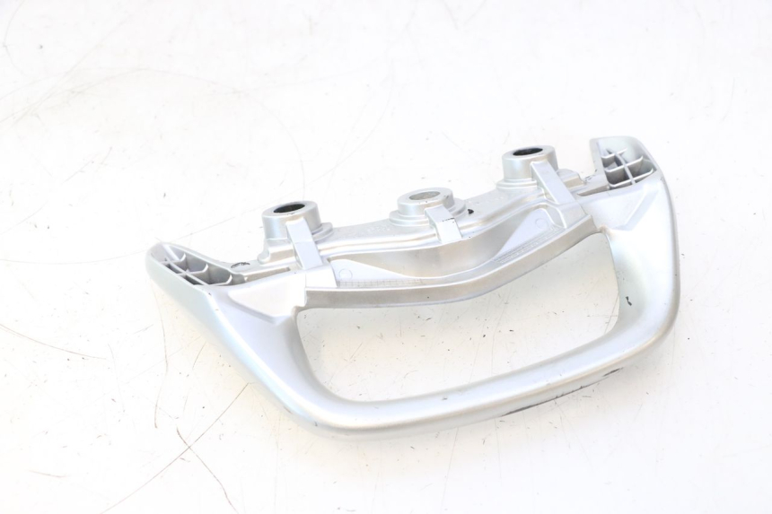 photo de ALÇA TRASEIRA SUZUKI GSR 600 (2005 - 2012) - Detalhe da peça