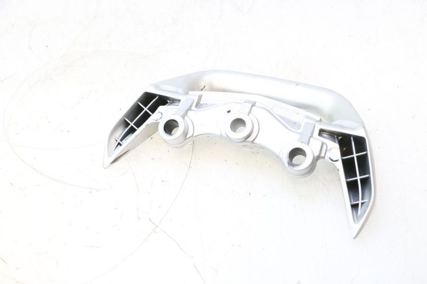 photo de ALÇA TRASEIRA SUZUKI GSR 600 (2005 - 2012) - Outro ângulo de visão