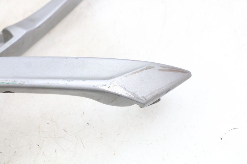 photo de ALÇA TRASEIRA SYM GTS EFI 125 (2012 - 2016) - Zoom do estado de desgaste