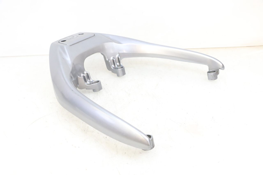 photo de ALÇA TRASEIRA SYM GTS EVO 125 (2009 - 2013) - Detalhes característicos