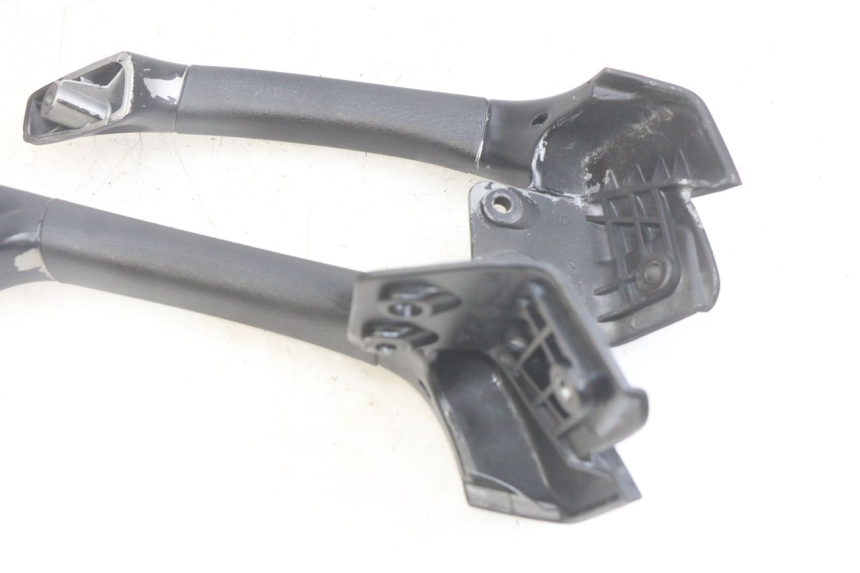 photo de ALÇA TRASEIRA PIAGGIO MP3 LT 400 (2007 - 2012) - Detalhe da peça