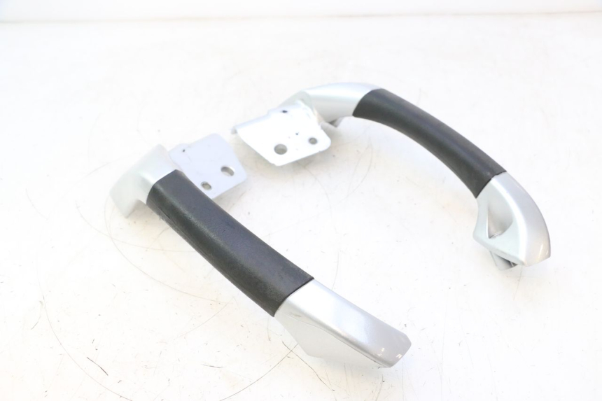 photo de ALÇA TRASEIRA PIAGGIO MP3 LT 300 (2010 - 2016) - Pontos de fixação