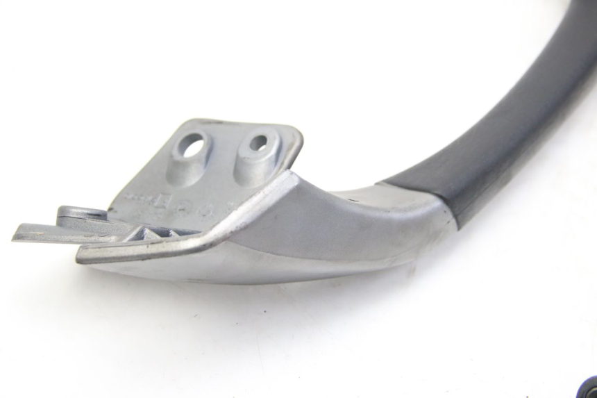 photo de ALÇA TRASEIRA PIAGGIO MP3 125 (2006 - 2014) - Detalhe da peça