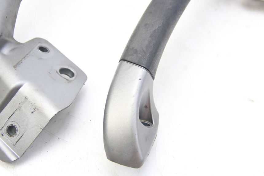 photo de ALÇA TRASEIRA PIAGGIO MP3 125 (2006 - 2014) - Pontos de fixação