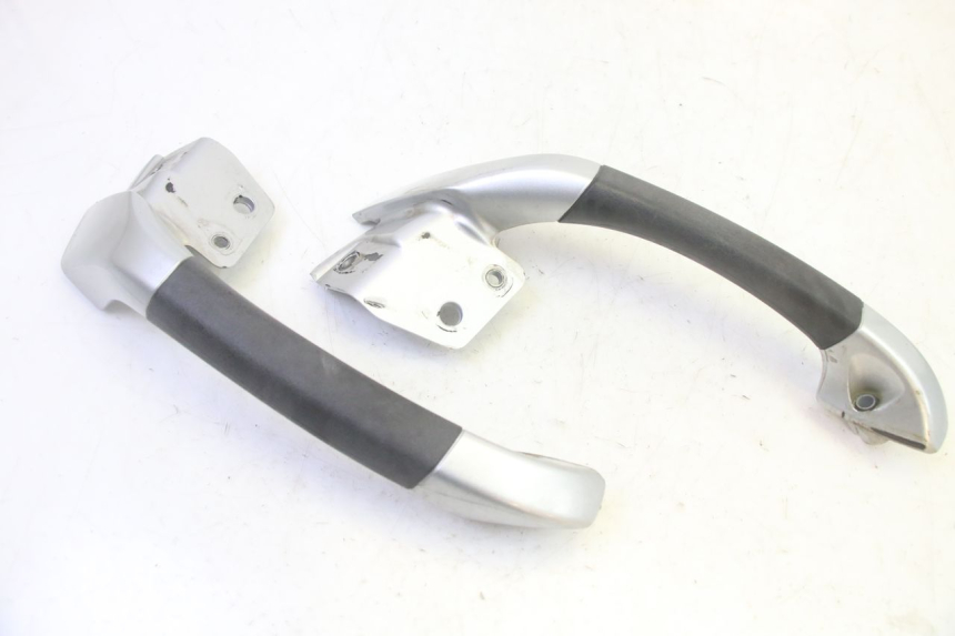 photo de ALÇA TRASEIRA PIAGGIO MP3 RL 250 (2006 - 2010) - Detalhe da peça
