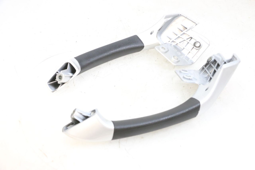 photo de ALÇA TRASEIRA PIAGGIO MP3 RL 250 (2006 - 2010) - Detalhe da peça