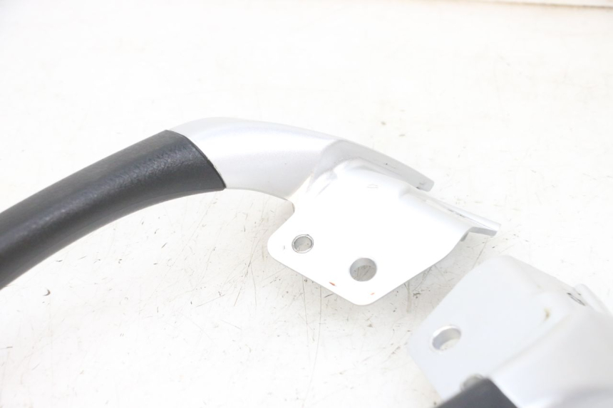 photo de ALÇA TRASEIRA PIAGGIO MP3 RL 250 (2006 - 2010) - Detalhes característicos