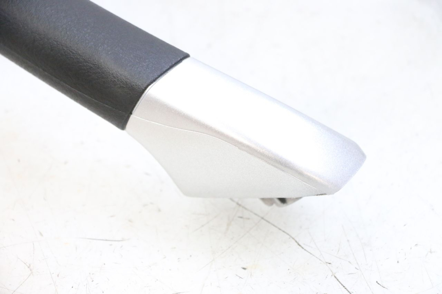 photo de ALÇA TRASEIRA PIAGGIO MP3 RL 250 (2006 - 2010) - Pontos de fixação