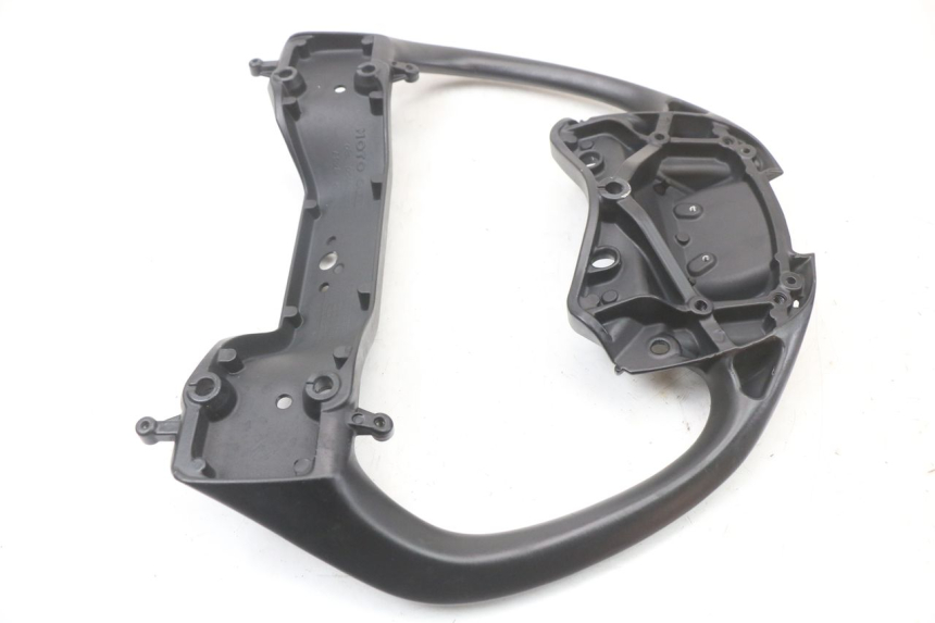 photo de ALÇA TRASEIRA MOTO GUZZI NORGE 8V GT 1200 (2011 - 2016) - Marcações e referências