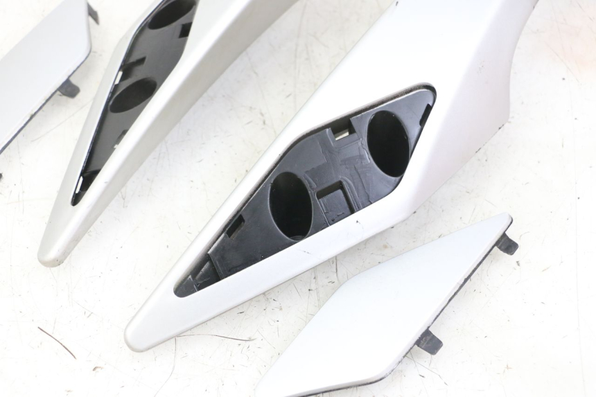 photo de ALÇA TRASEIRA PEUGEOT SATELIS 125 (2010 - 2012) - Detalhes característicos