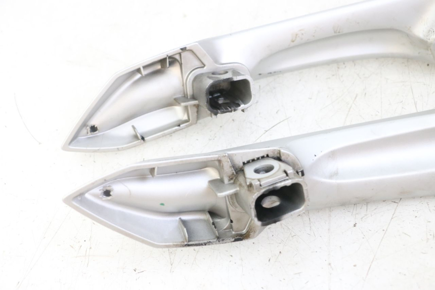 photo de ALÇA TRASEIRA PEUGEOT SATELIS 125 (2010 - 2012) - Zoom do estado de desgaste