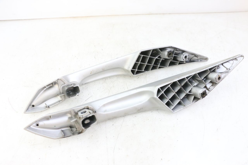 photo de ALÇA TRASEIRA PEUGEOT SATELIS 125 (2010 - 2012) - Pontos de fixação