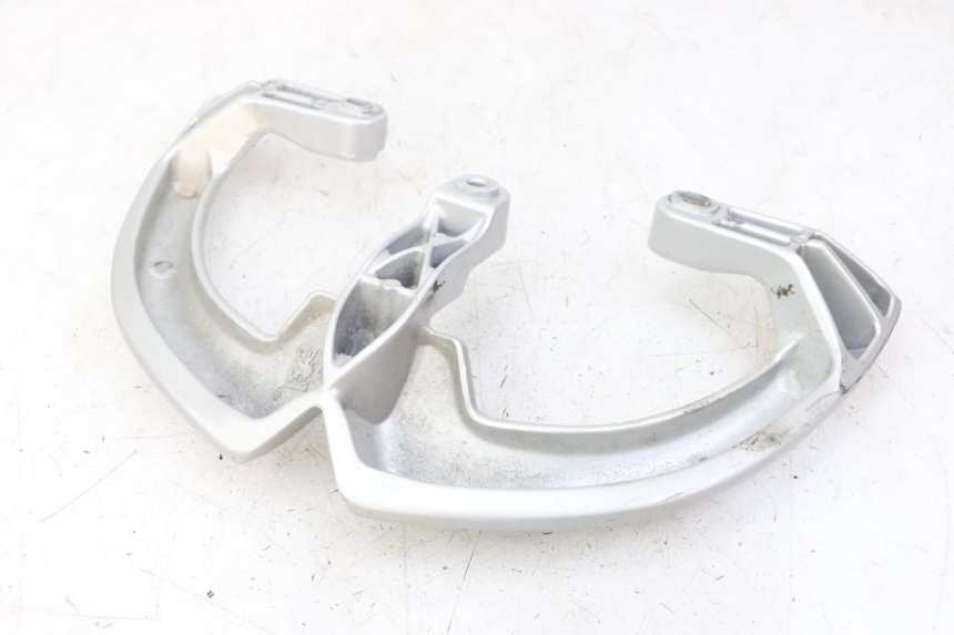 photo de ALÇA TRASEIRA PEUGEOT VIVACITY 125 (2010 - 2017) - Pontos de fixação