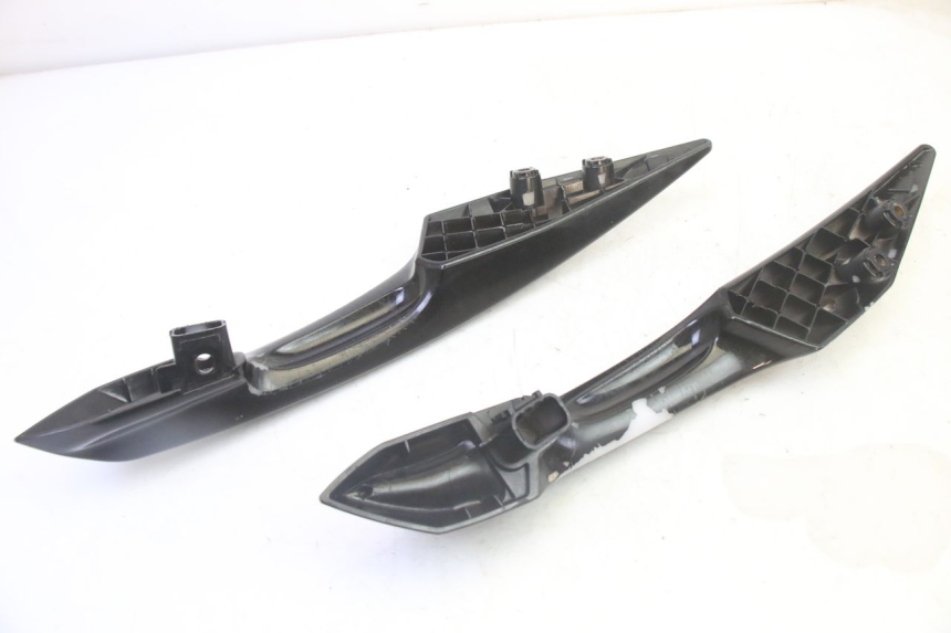 photo de ALÇA TRASEIRA PEUGEOT SATELIS 125 (2013 - 2018) - Pontos de fixação