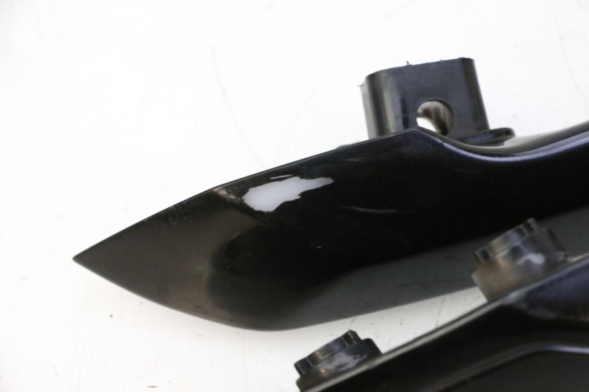 photo de ALÇA TRASEIRA PEUGEOT SATELIS 125 (2010 - 2012) - Detalhe da peça