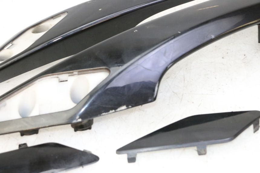 photo de ALÇA TRASEIRA PEUGEOT SATELIS 125 (2010 - 2012) - Detalhes característicos