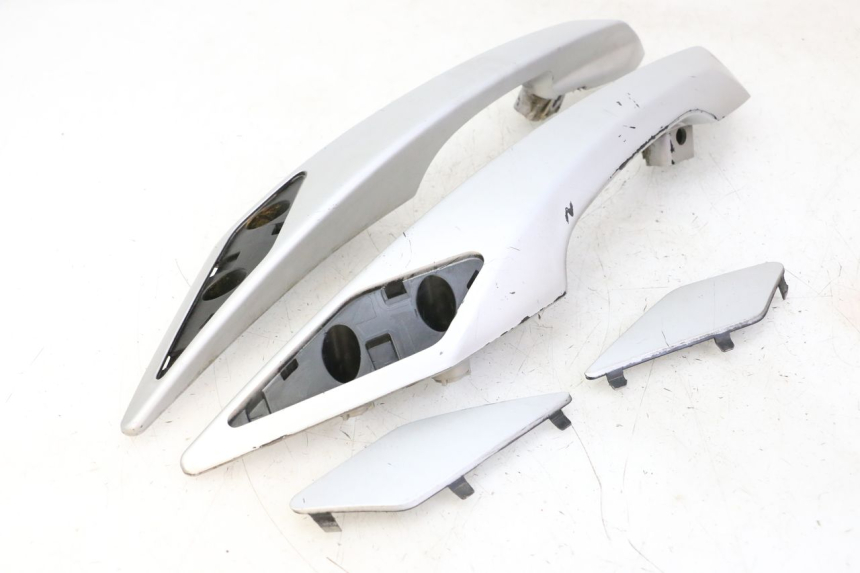 photo de ALÇA TRASEIRA PEUGEOT SATELIS 125 (2006 - 2009) - Detalhe da peça