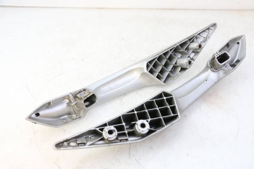 photo de ALÇA TRASEIRA PEUGEOT SATELIS 125 (2006 - 2009) - Pontos de fixação