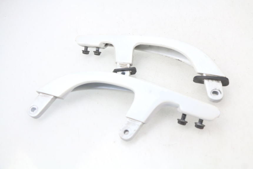 photo de ALÇA TRASEIRA YAMAHA XMAX X-MAX 125 (2006 - 2009) - Zoom do estado de desgaste