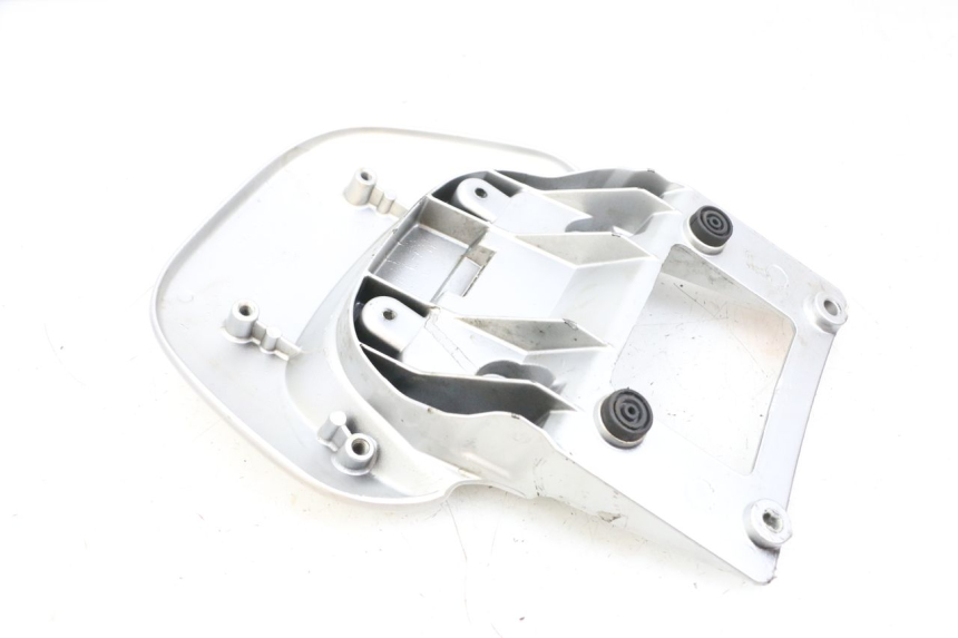 photo de ALÇA TRASEIRA YAMAHA YP MAJESTY 125 (2002 - 2006) - Detalhes característicos