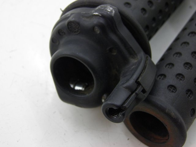 photo de MANETE DO GUIDÃO PIAGGIO MP3 125 (2006 - 2014) - Detalhe da peça