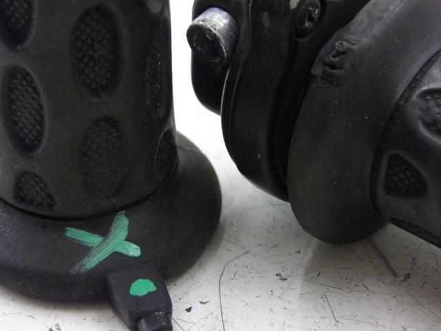photo de MANETE DO GUIDÃO PIAGGIO MP3 RL 125 (2006 - 2014) - Detalhe da peça