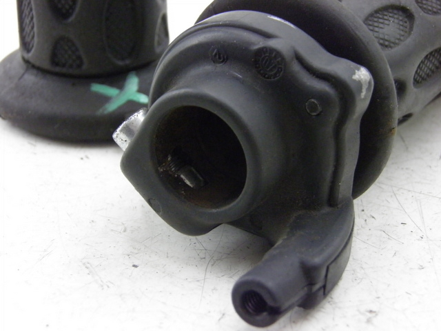 photo de MANETE DO GUIDÃO PIAGGIO MP3 RL 125 (2006 - 2014) - Zoom do estado de desgaste