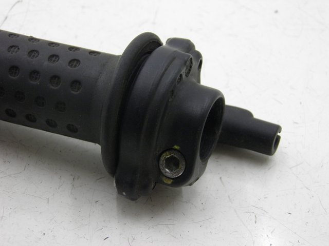 photo de MANETE DO GUIDÃO PIAGGIO X8 125 (2004 - 2007) - Detalhe da peça