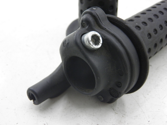 photo de MANETE DO GUIDÃO PIAGGIO X8 STREET 125 (2006 - 2007) - Detalhe da peça