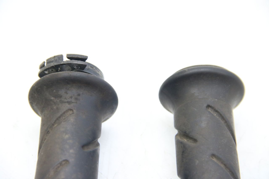 photo de MANETE DO GUIDÃO PEUGEOT SATELIS COMPRESSOR K15 125 (2006 - 2009) - Outro ângulo de visão