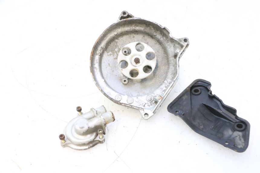 photo de BOMBA DE ÁGUA MBK NITRO 50 (2004 - 2008) - Pontos de fixação