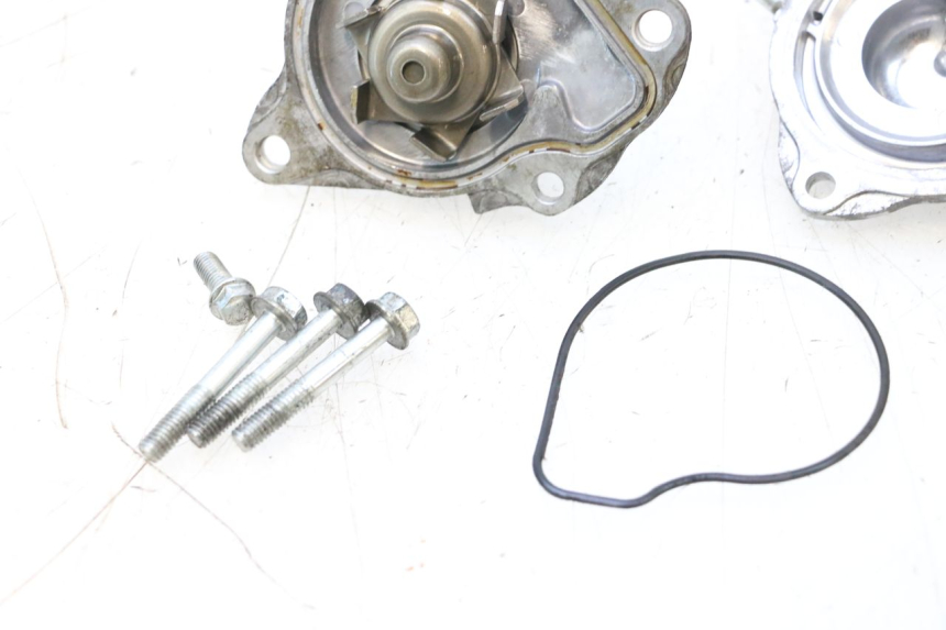 photo de BOMBA DE ÁGUA HONDA PCX (JF57/JF64) 125 (2014 - 2018) - Pontos de fixação