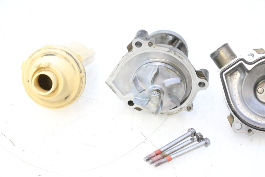 photo de BOMBA DE ÁGUA KAWASAKI ZX-6R ZX6R 600 (2000 - 2002) - Peça verificada