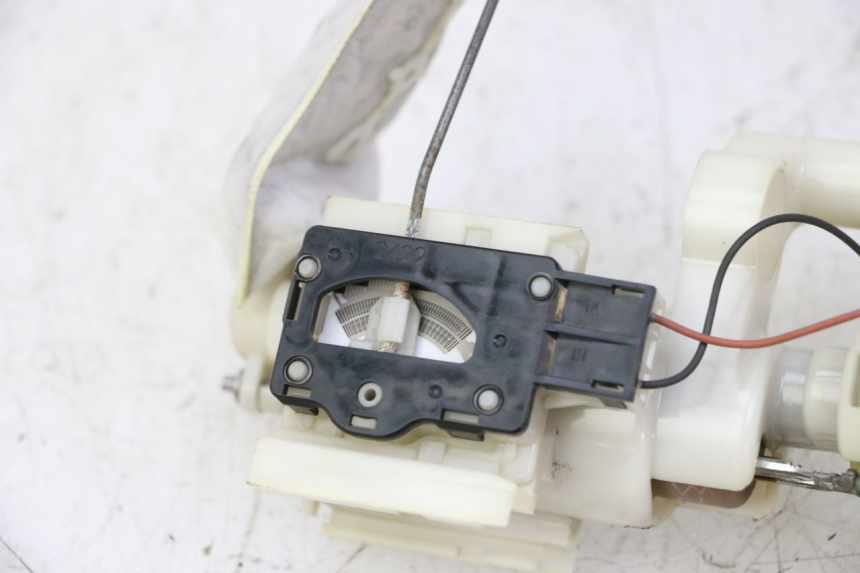 photo de BOMBA DE COMBUSTÍVEL SUZUKI BURGMAN 125 (2007 - 2014) - Pontos de fixação
