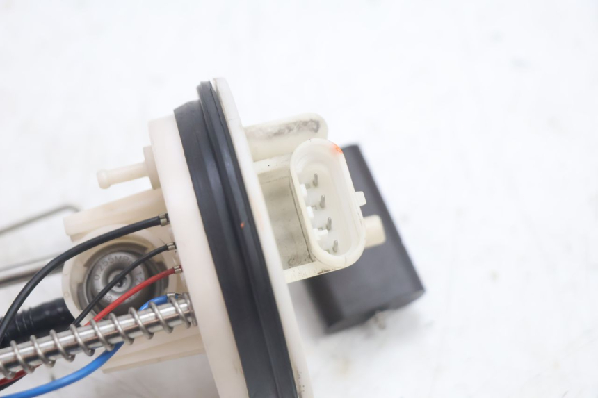 photo de BOMBA DE COMBUSTÍVEL PEUGEOT SATELIS 125 (2013 - 2018) - Zoom do estado de desgaste