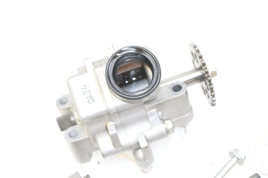 photo de BOMBA DE ÓLEO HONDA CB R 1000 (2018 - 2023) - Outro ângulo de visão