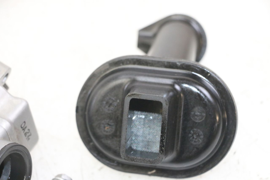 photo de BOMBA DE ÓLEO HONDA CB R 1000 (2018 - 2023) - Pontos de fixação
