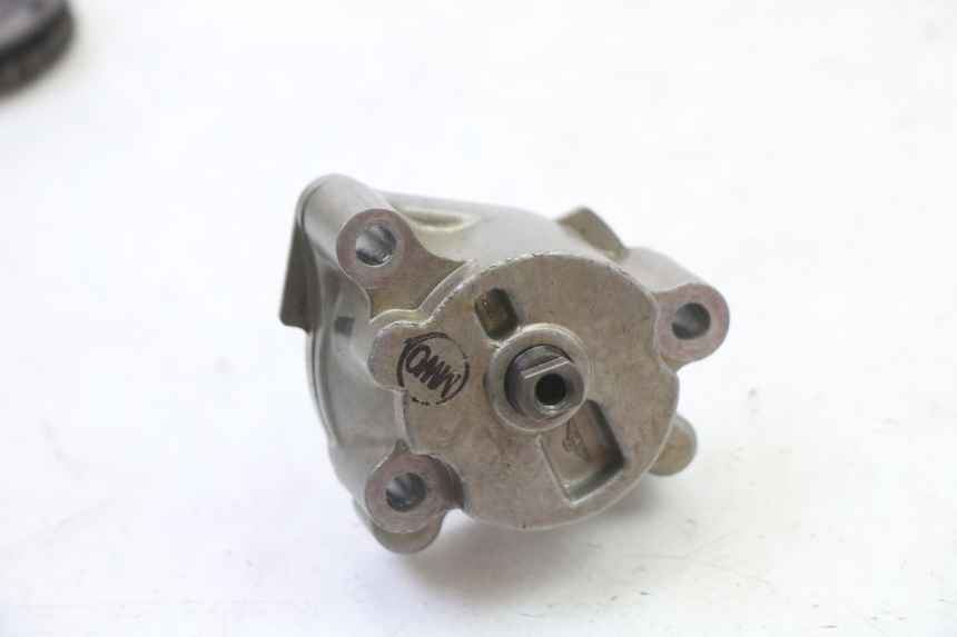 photo de BOMBA DE ÓLEO HONDA CBR RR FIREBLADE 900 (1992 - 1994) - Pontos de fixação