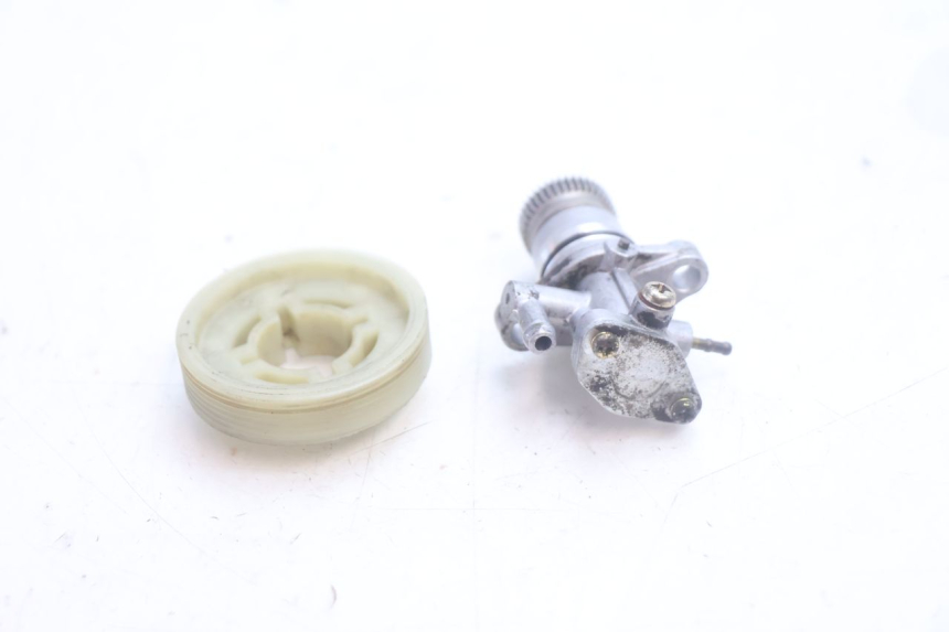 photo de BOMBA DE ÓLEO YAMAHA SLIDER 50 (1999 - 2004) - Outro ângulo de visão