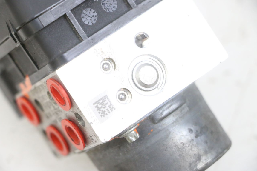 photo de BOMBA ABS SUZUKI BURGMAN 650 (2013 - 2020) - Detalhes característicos