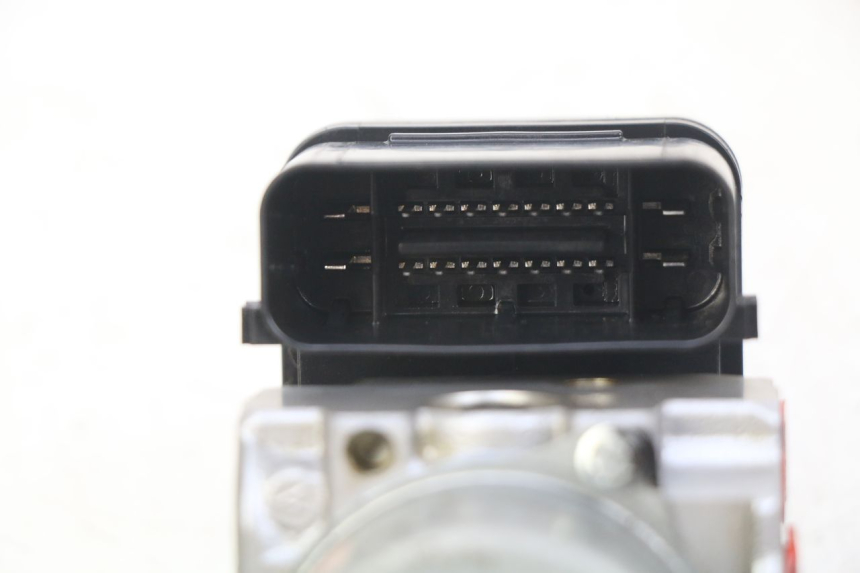 photo de BOMBA ABS HONDA CB R 1000 (2018 - 2023) - Zoom do estado de desgaste